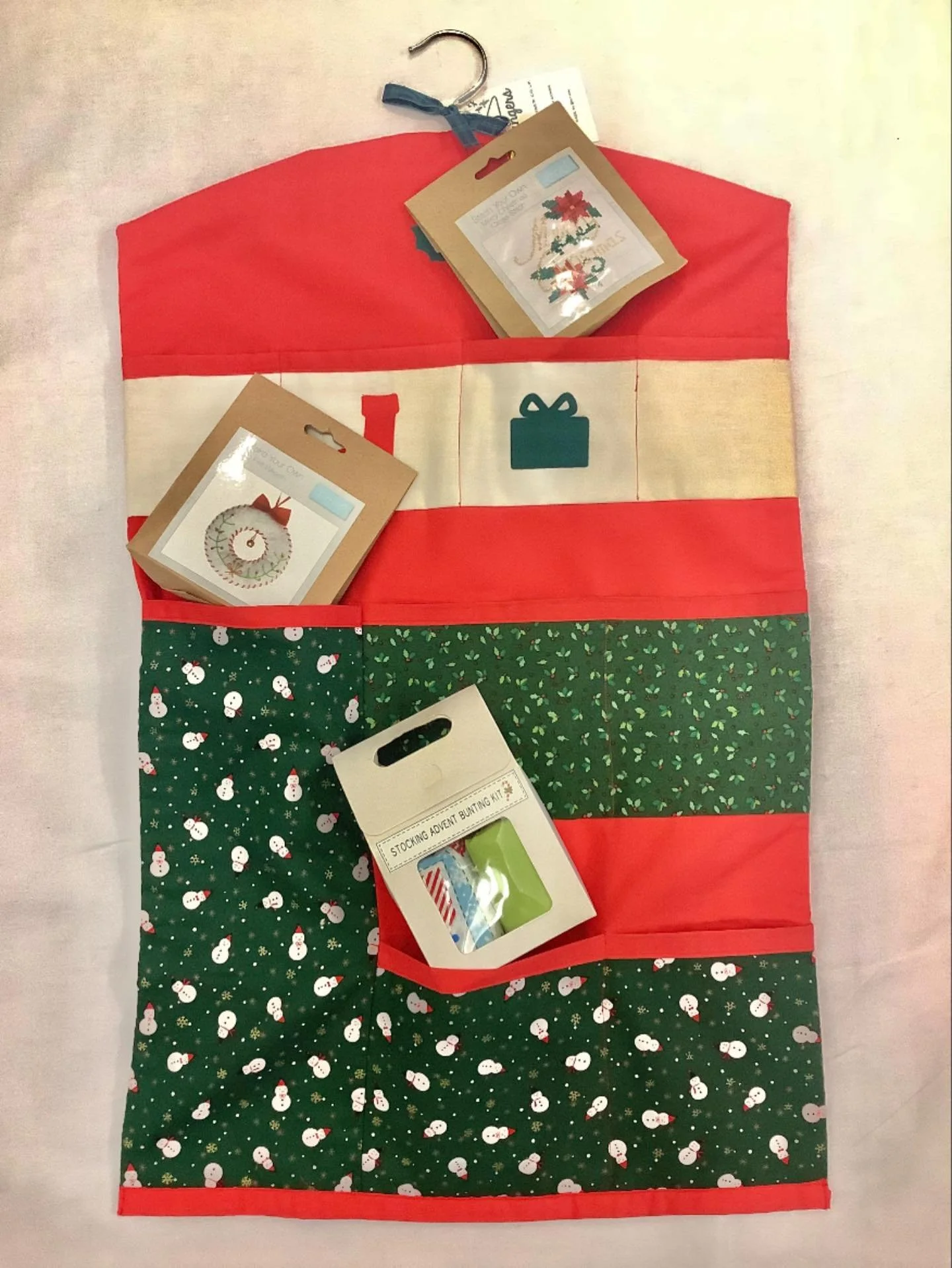 ✨ Make a gift&hellip; then present it beautifully. ✨

Our festive tidy hangers are the perfect way to package and display your handmade gifts this Christmas 🎄❤️

Whether you&rsquo;re sewing small makes, crafting keepsakes, or creating thoughtful tea