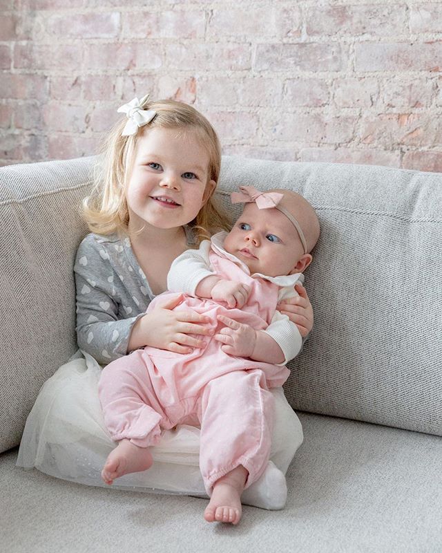Three year old Georgia is already an amazing big sister to baby Lucia. Sisters love 💕 #familyphotography #familysessions #bigsister #newbornphotography