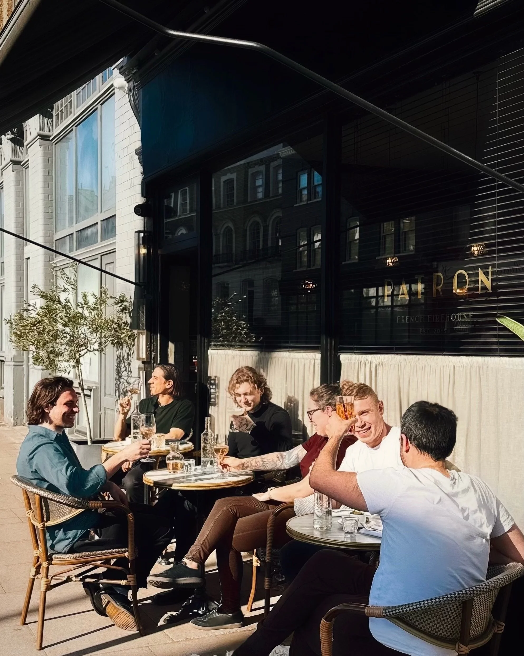 TERRACE &amp; BAR &mdash; open from 5pm on Fridays &amp; Saturdays
⠀⠀⠀⠀⠀⠀⠀⠀⠀
The days are stretching, the light is lingering &amp; suddenly the street outside feels like Paris!

#londonspring #terrace #londoncocktails #barmenu #london