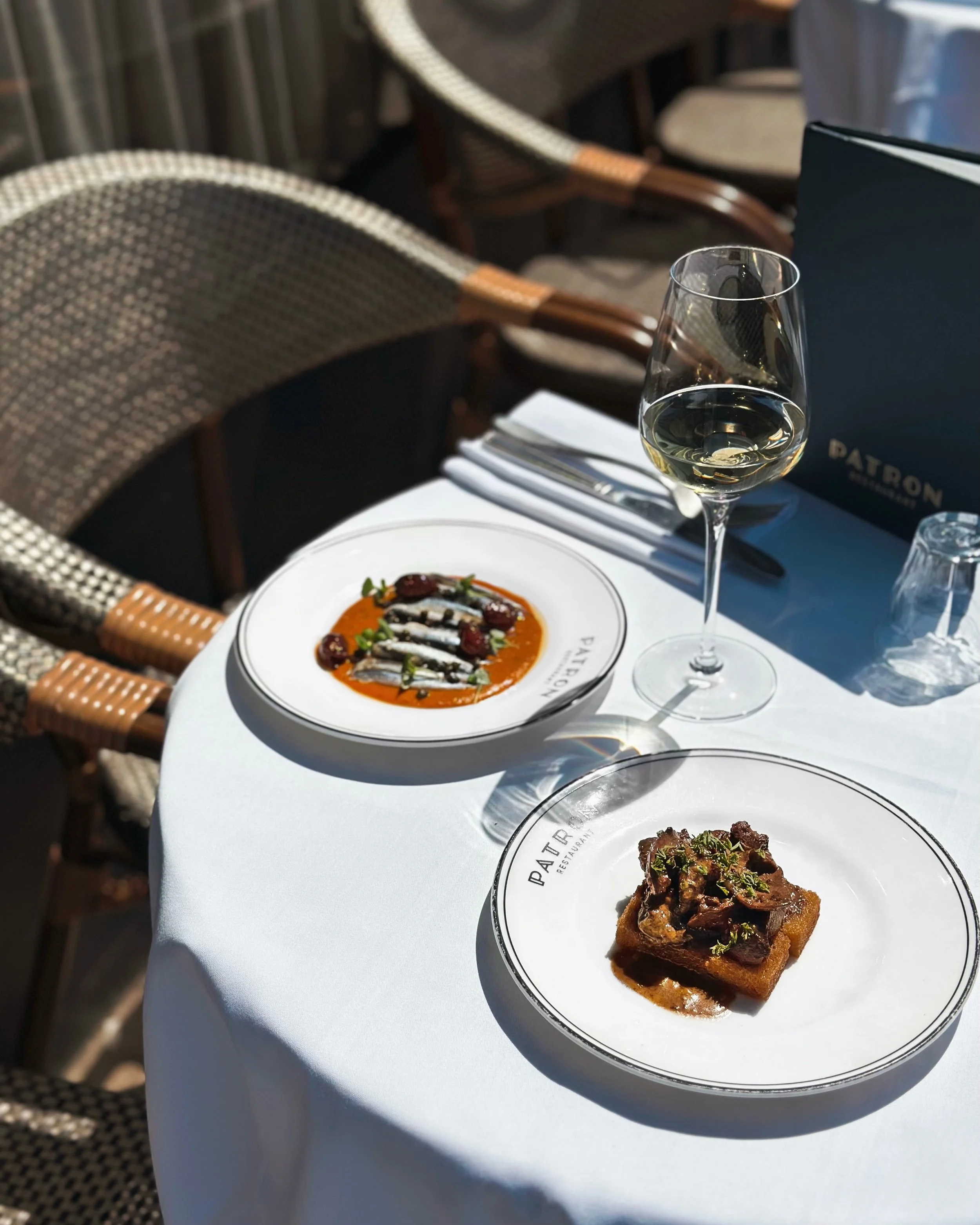 A hot weekend in London calls for cold wine, long evenings on the sun-facing terrace &amp; a few new things from the kitchen 🍽️
⠀⠀⠀⠀⠀⠀⠀⠀⠀
New specials include: chicken liver on fried brioche, gambas &agrave; l&rsquo;am&eacute;ricaine, heirloom tomat