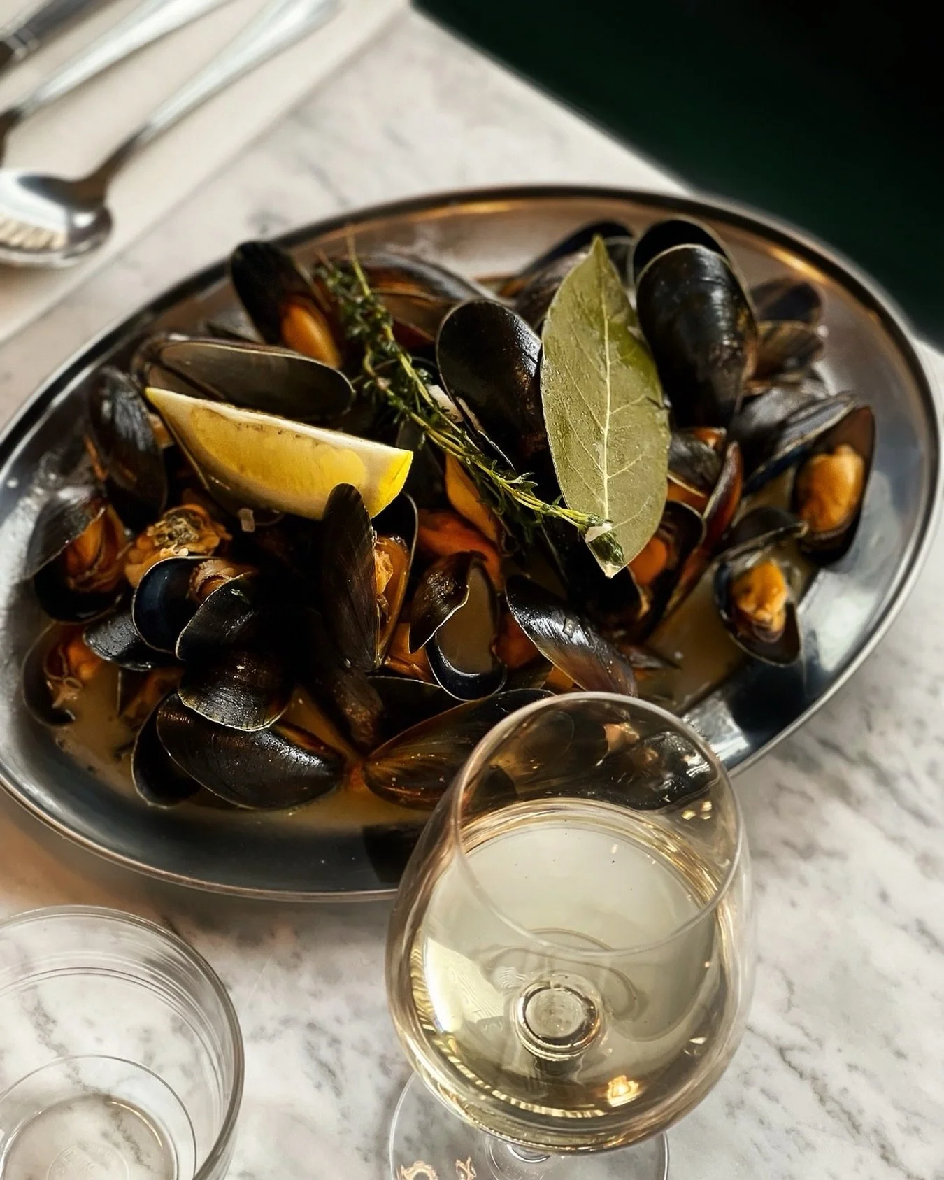 Cold wine on the table, Cornish moules marini&egrave;res &amp; plenty of bread for what&rsquo;s left behind.
⠀⠀⠀⠀⠀⠀⠀⠀⠀
Summer dinners don&rsquo;t get much better than that.
⠀⠀⠀⠀⠀⠀⠀⠀⠀
Book at patronrestaurant.com
Sun-facing terrace &mdash; Walk-ins on