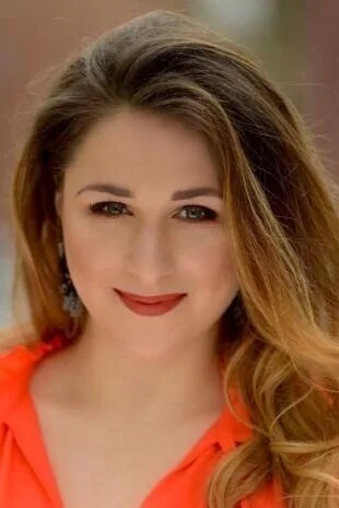 Meet one of our Holiday Joy Soloist: Alexandra Razskazoff, Soprano