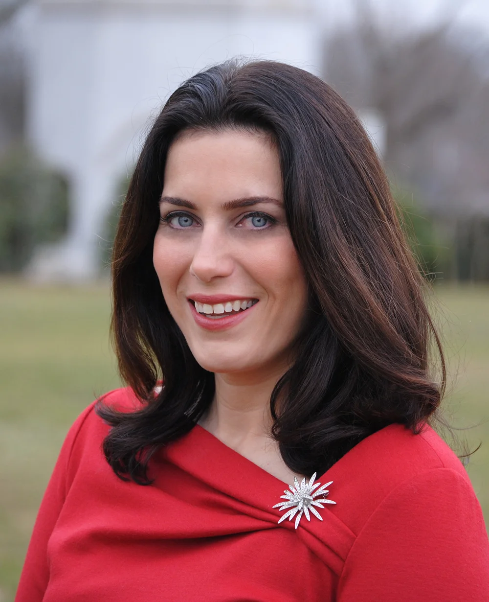 Lynn_Kelly headshot crop.jpg