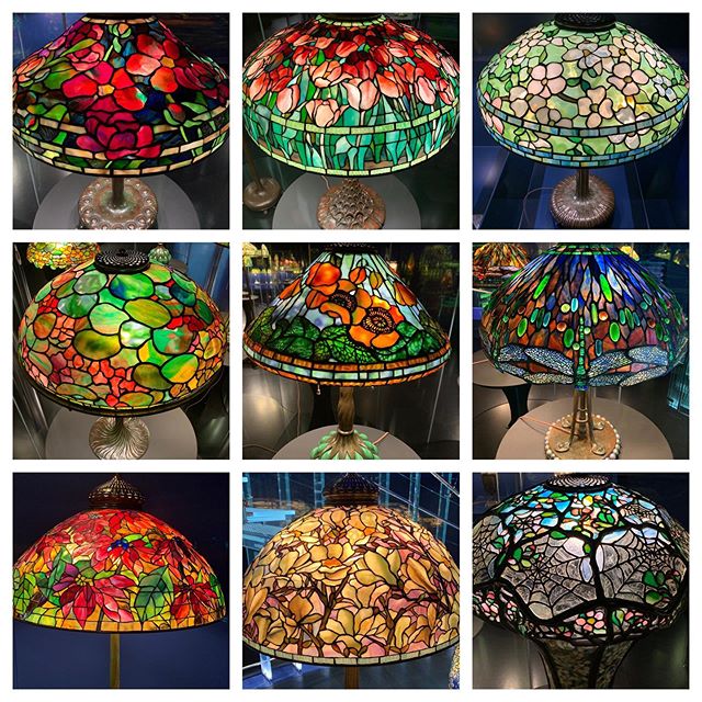 👯&zwj;♀️ Molloy photography professor @ginaminielli and I went to the New York Historical Society (@nyhistory) and were we ever enLIGHTened by the many beautiful Tiffany lamps there?! 👯&zwj;♀️ What piqued our interest most was that the majority of 