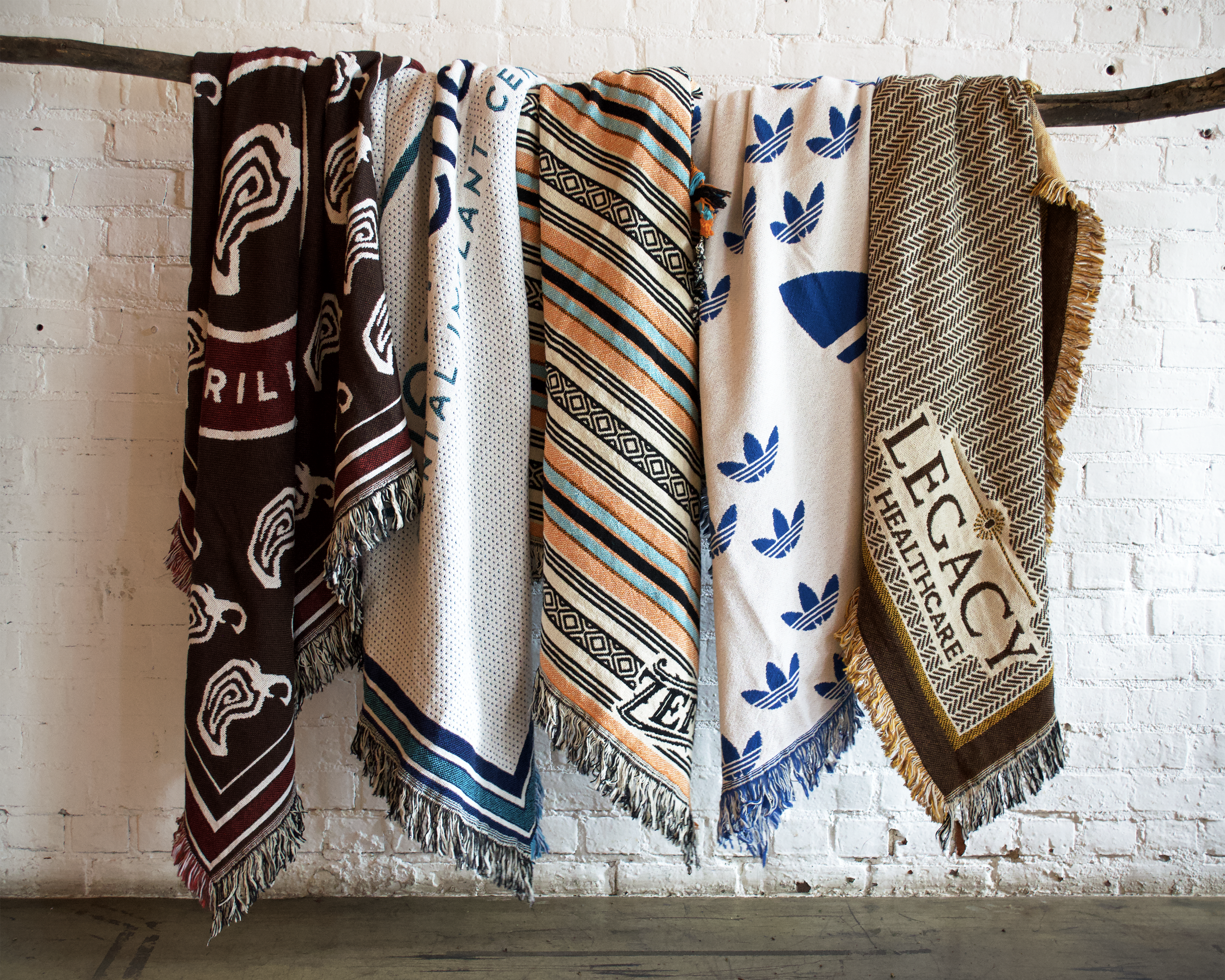 What Makes Cotton Blankets an Elegant Table Décor Hack?