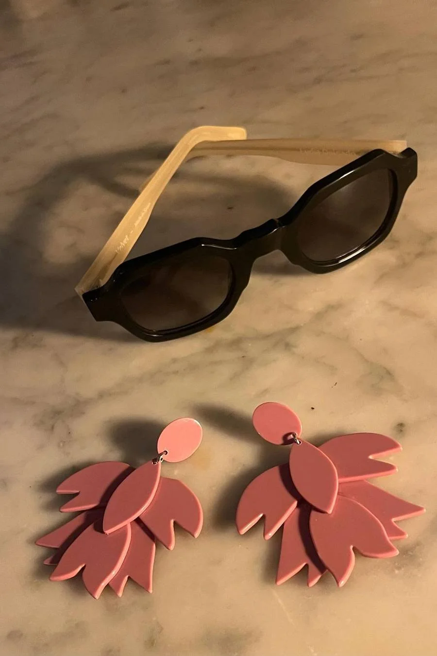 Lydia-Delgado-Gafas-Velvet-Pendientes-Hawai-II.jpg