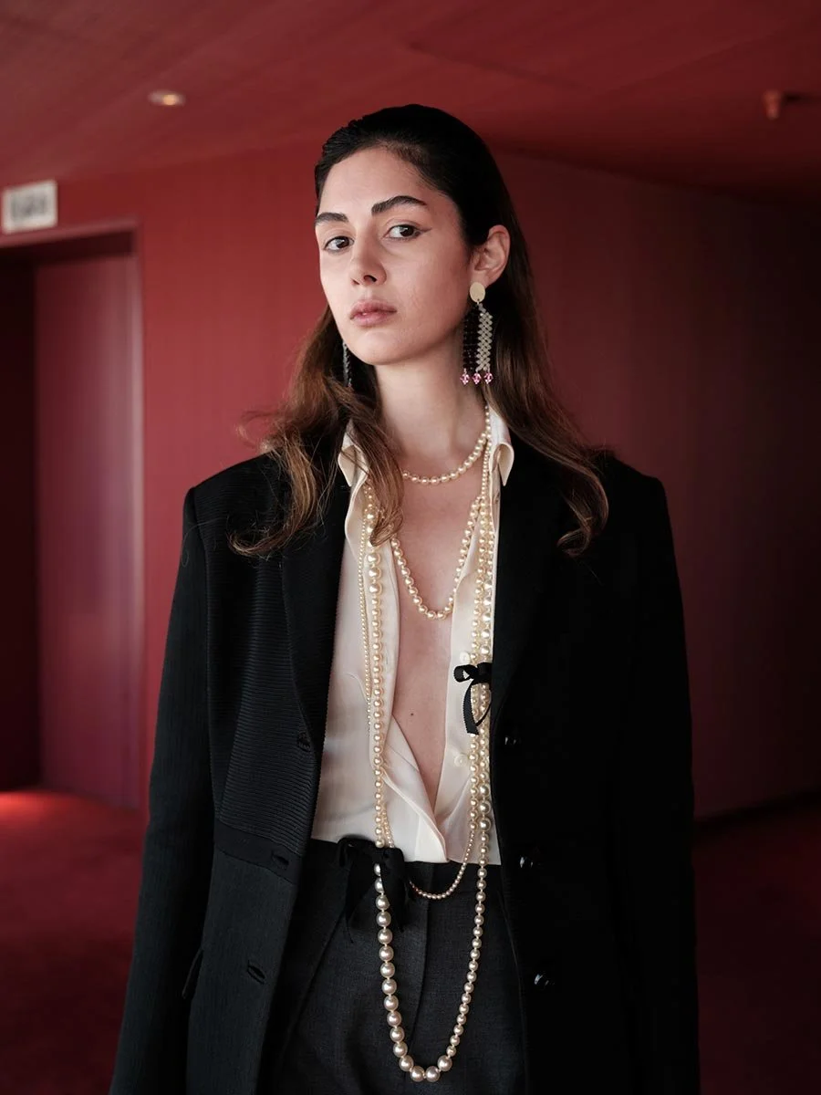 Lydia-Delgado-Americana-Igor-Blusa-Edra-Pendientes-ManRay-Collares-Coco-Gabrielle.jpg