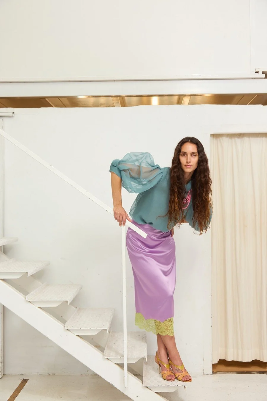 Lydia-Delgado-Blusa-Verouschka-Falda-Negligee-Collar-Maharani.jpg