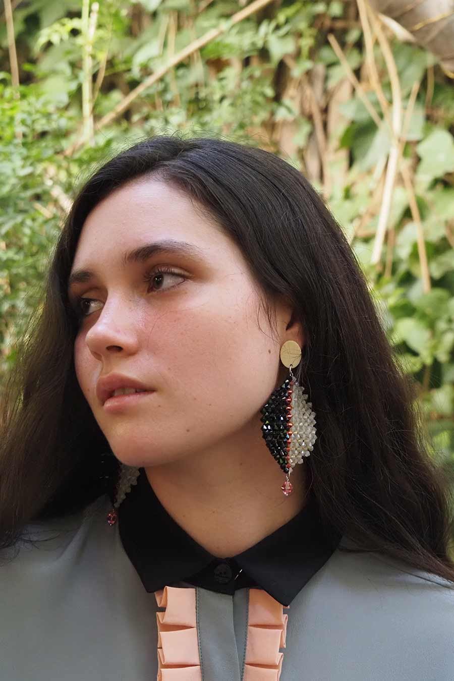 Lydia-Delgado-Pendientes-Riviera-Sunset-Blanco-Azabache-4.jpg