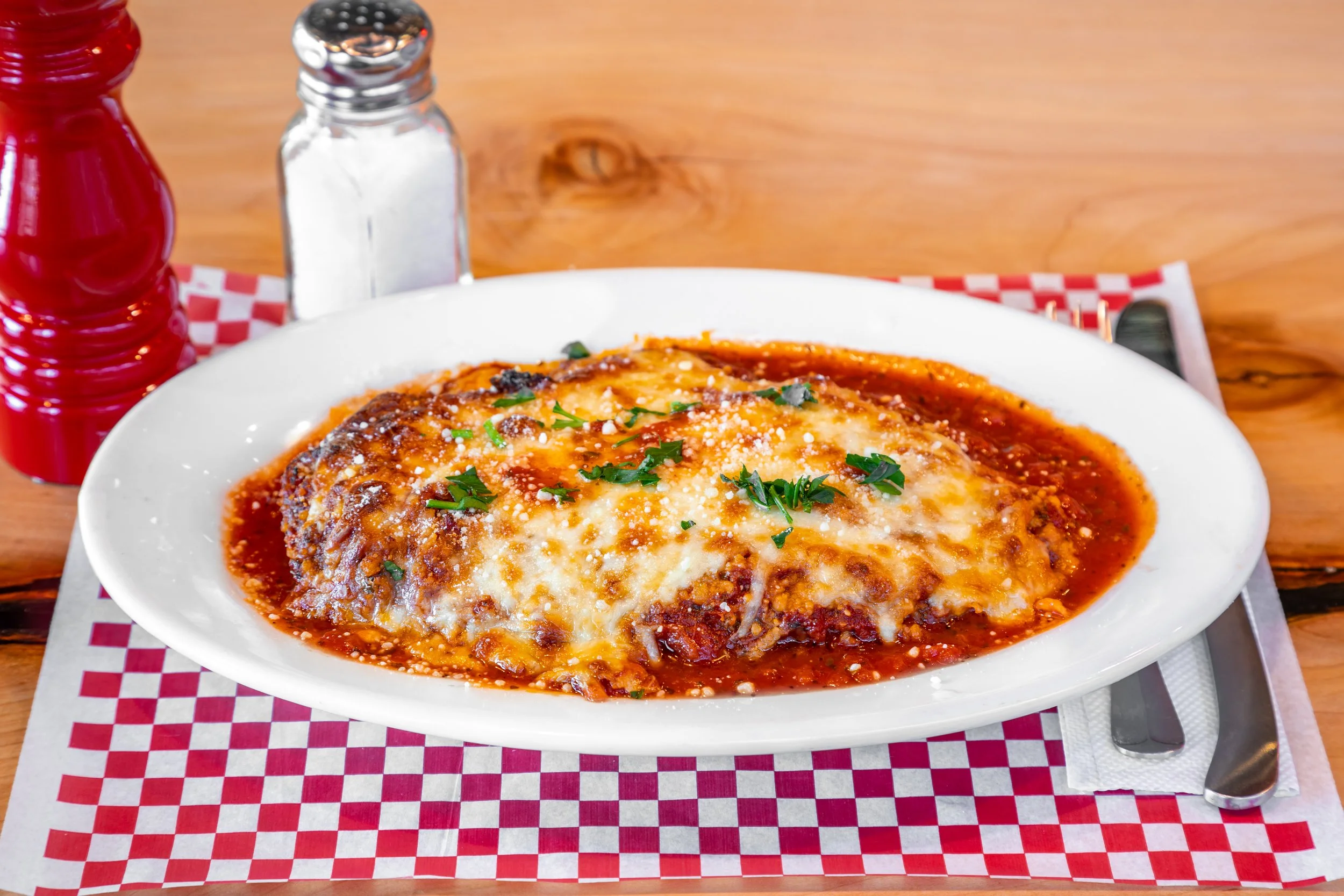 PeperinoNYCPizza_ChickenParmPlate.jpg