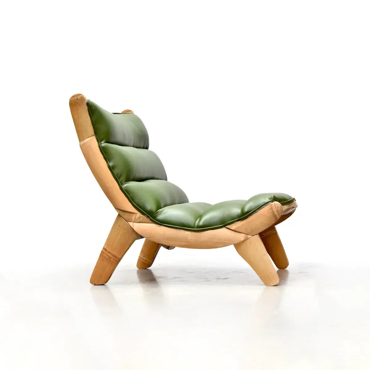 Sillón San Miguel Tuna de bambú con tapizado verde