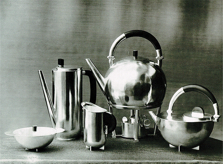 Juego de té de metal representativo del diseño de la Bauhaus