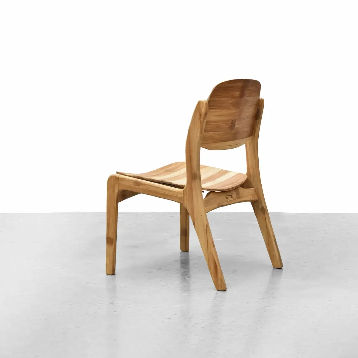 Silla Danesa de bambú - vista 3/4 posterior