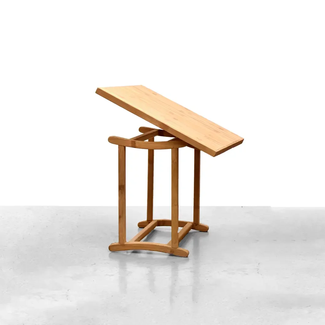 Mesa Primavera de bambú mostrando su sistema de cambio de altura