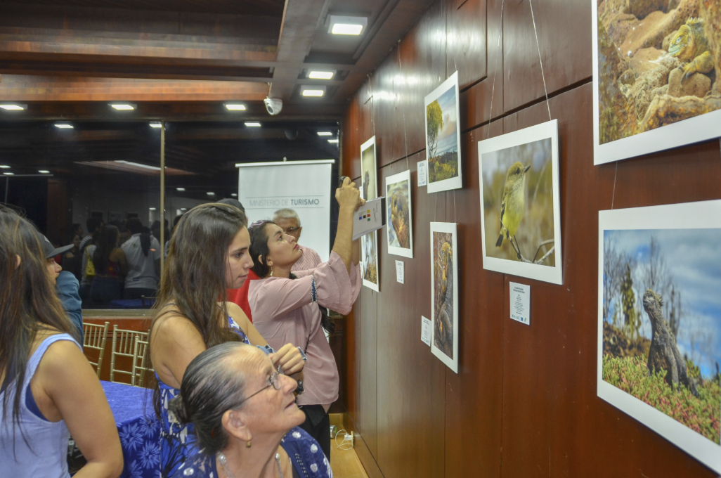 Figure 18 . Inauguration of the “Galapagos Natural Inspiration” exhibit in 2018. Photo: Andrés Morales
