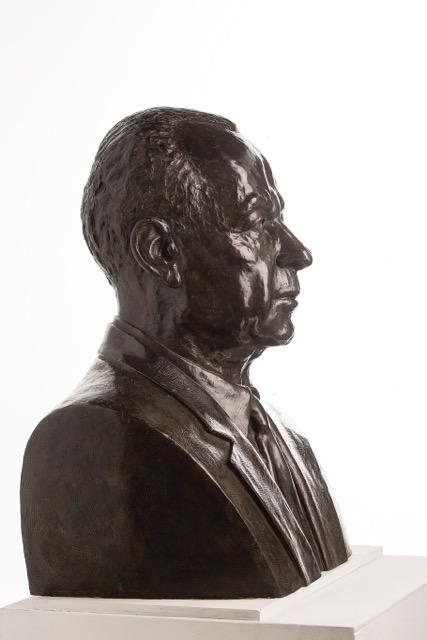 Yitzhak Rabin, bronze bust