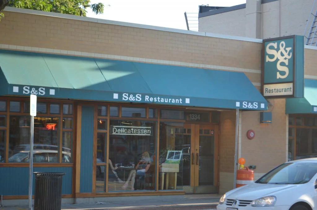 S&S 1334 Cambridge Street Cambridge, MA 02139 617) 354-0777 sandsrestaurant.com