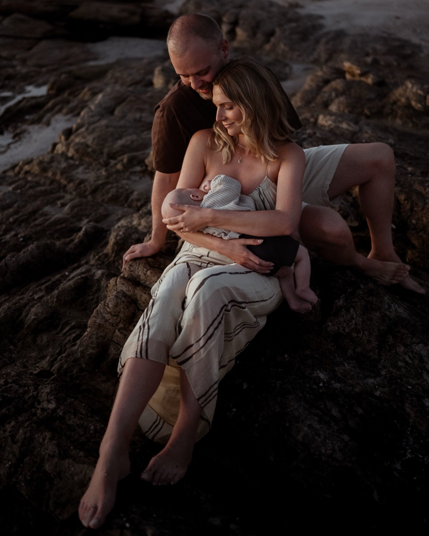 This is my favorite time of year for beach shoots. Days are warm and evenings are cool but not freezing cold yet. The sunsets are spectacular and the crowds are thinning out. Second best is winter for the drama 😍 

#sunsetfamilyphotos #capetownfamil