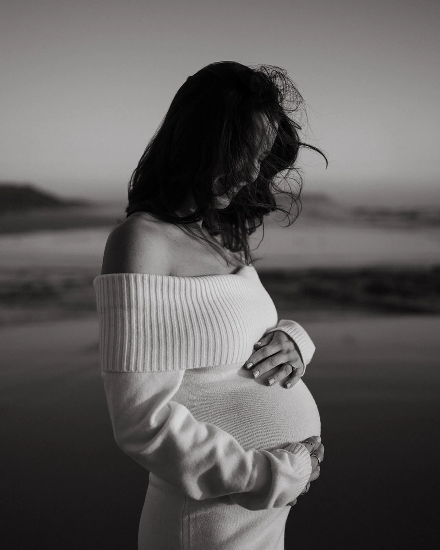 Maternity sessions without kids are sooo peaceful 😂 Don&rsquo;t get me wrong, I absolutely love the chaos and unpredictability kids bring to a shoot - their energy gives me energy! But every now and then it&rsquo;s so refreshing to enjoy a slower pa