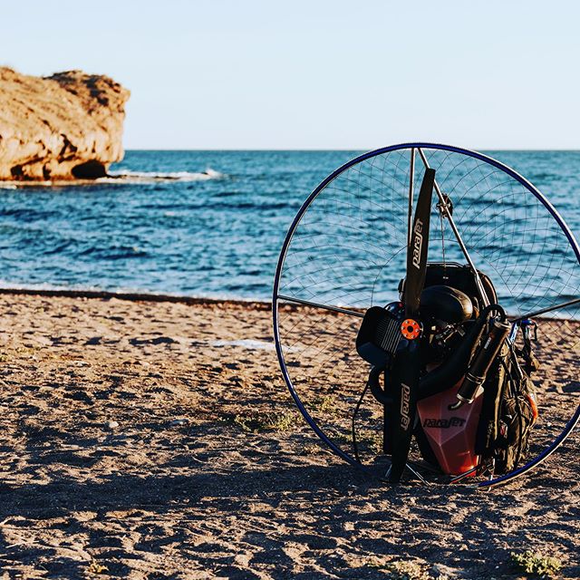 Here are some amazing shots from the recent @xoverland adventure featuring our instructor @ross.gassaway. Many more to come.
#aviatorppg #expeditionoverland #xoverland #paramotor #mexico #photography #ppg #buttfansfordays