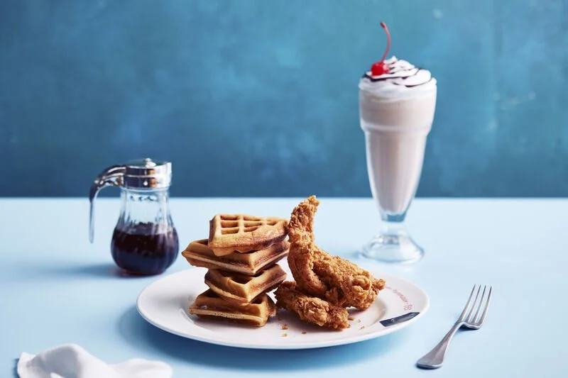 Brunch at 6th Street Diner on P&O Arvia - Wffles and fried Chicken with jug of syrup and strawberry milkshake.