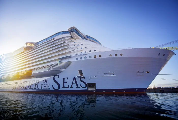 Wonder of the Seas Hand Over