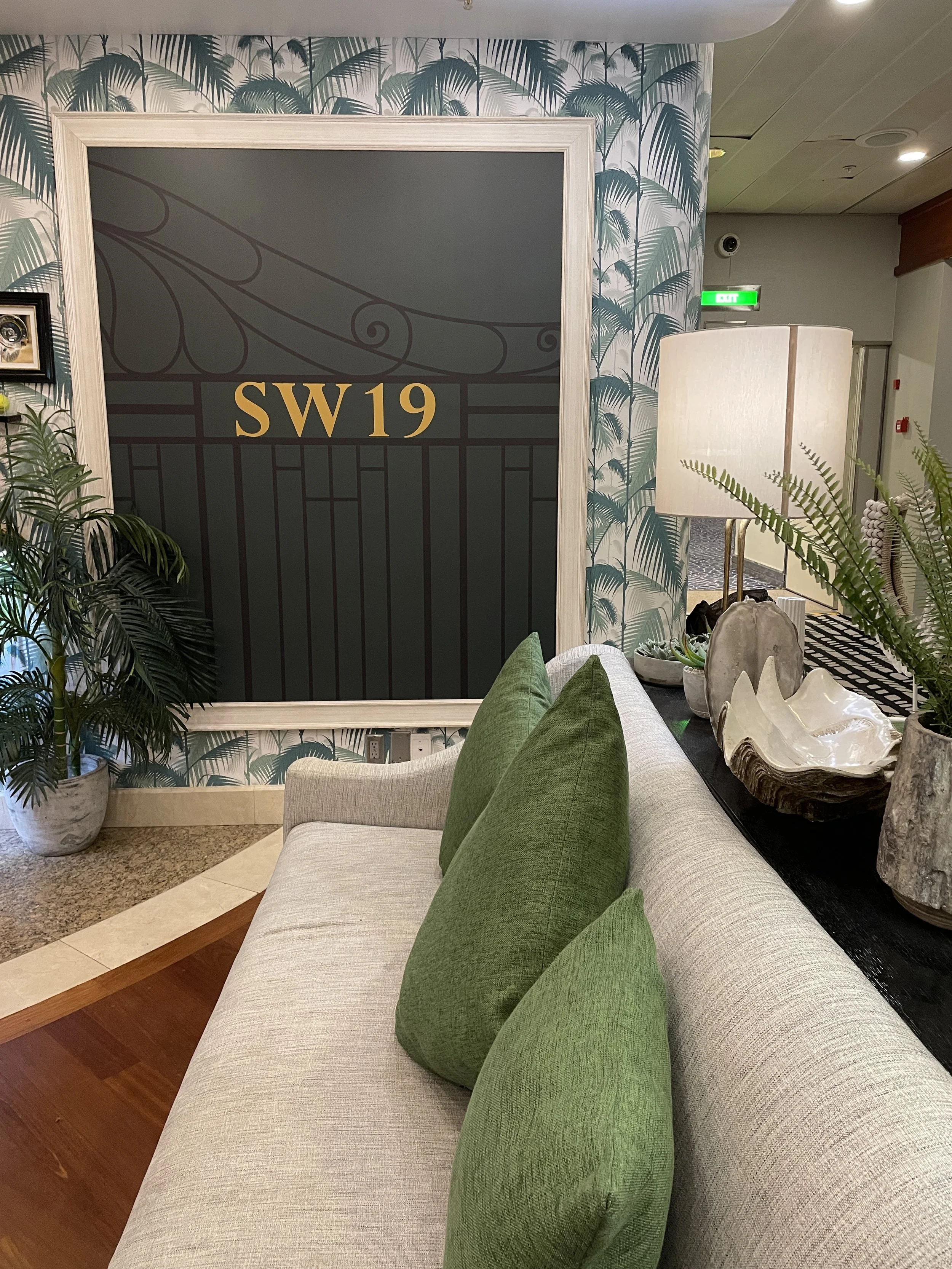 SW19 Bar Seating on Ambience