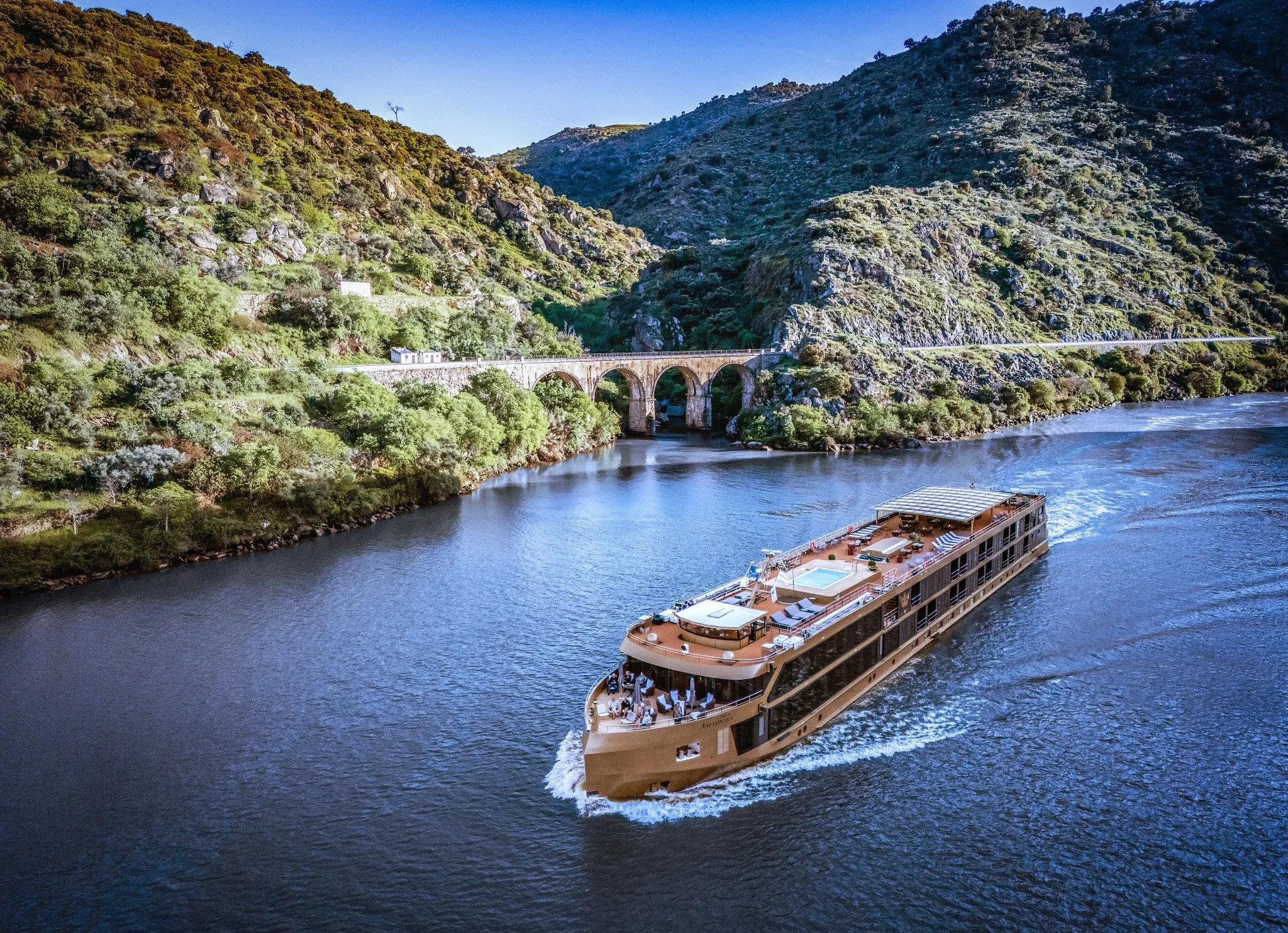 AMASintra joined the AmaWaterways fleet in 2025 to sail the Douro