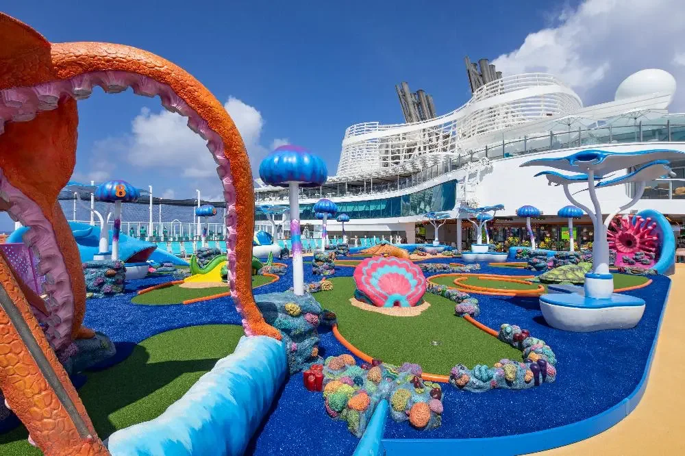 Royal Caribbean’s Utopia of the Seas, the ultimate short getaway, playtime for the kids is also taken to the next level, from mini golf at AquaDunes