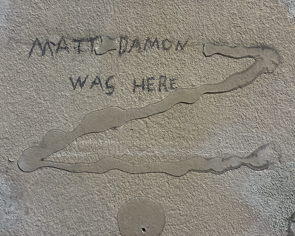 Sign Matt Damon 12,21,25_9208.png