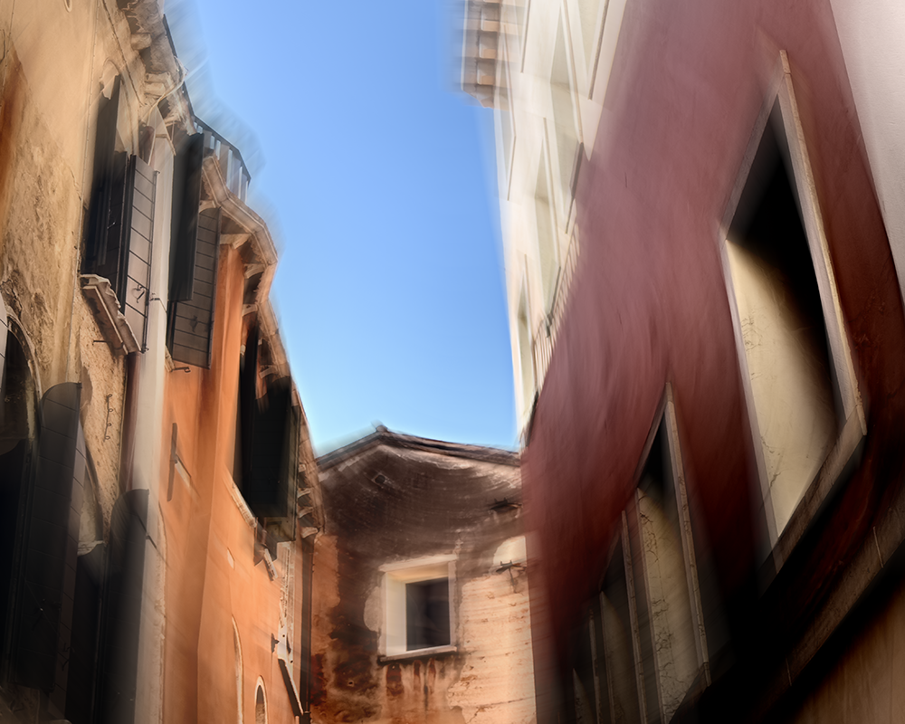 Streets Italy 2026_5533 bw spin.png