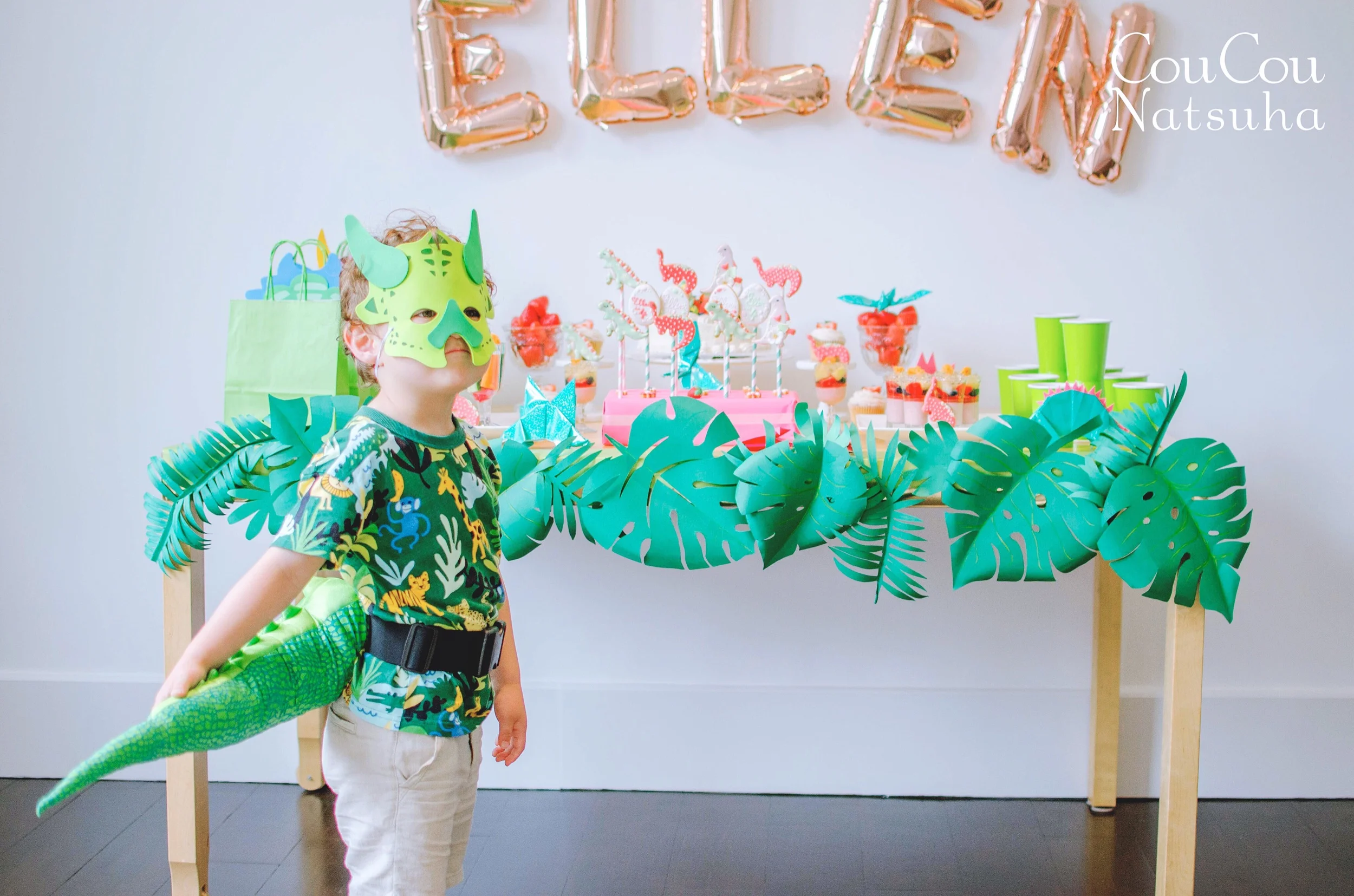 “Dinosaurs Love Strawberries” Birthday Party - 苺が大好きな恐竜たちのバースデーパーティー