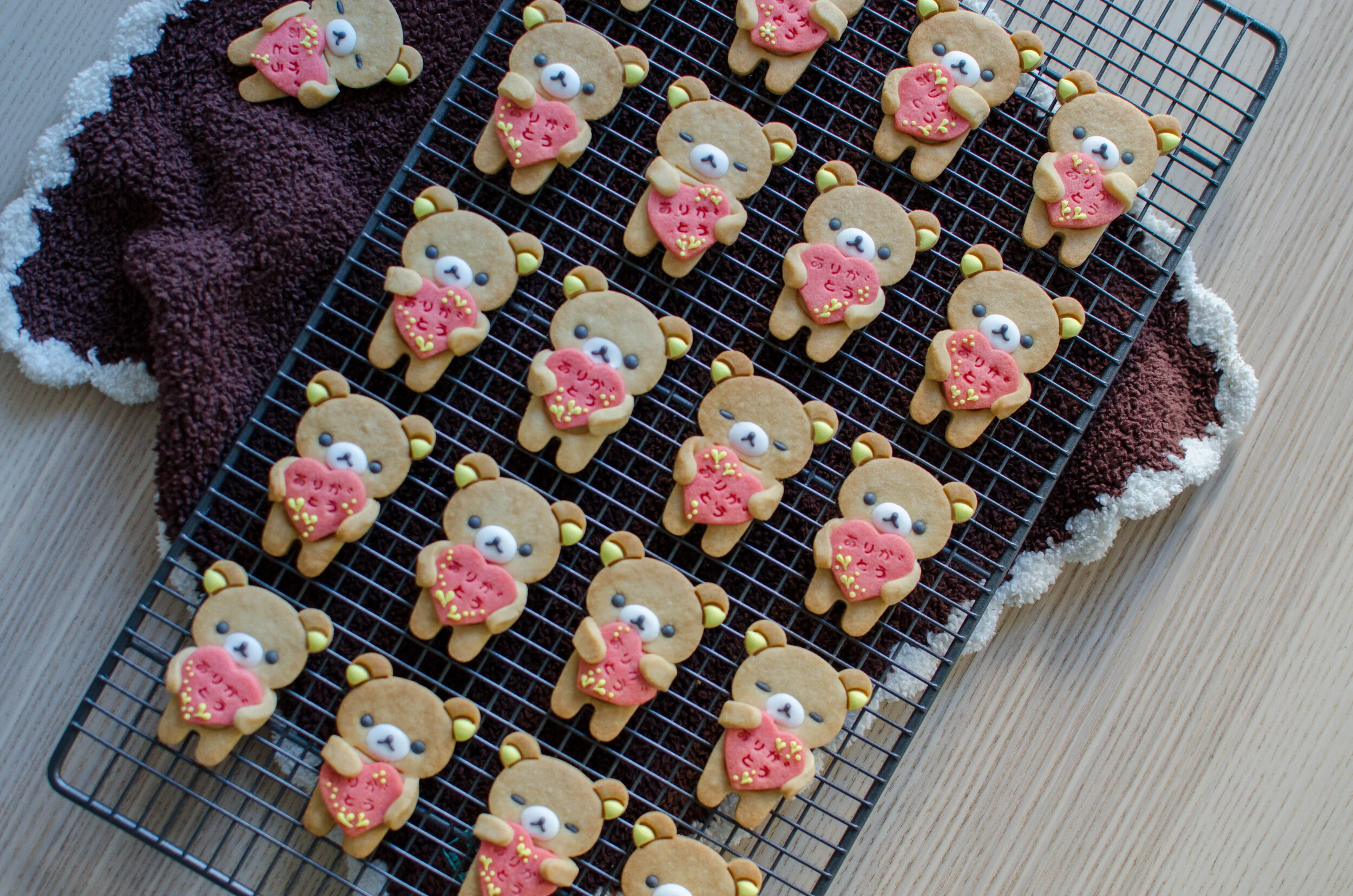 Heart Hugging Rilakkuma Bear Cookie - リラックマのハート抱っこクッキー