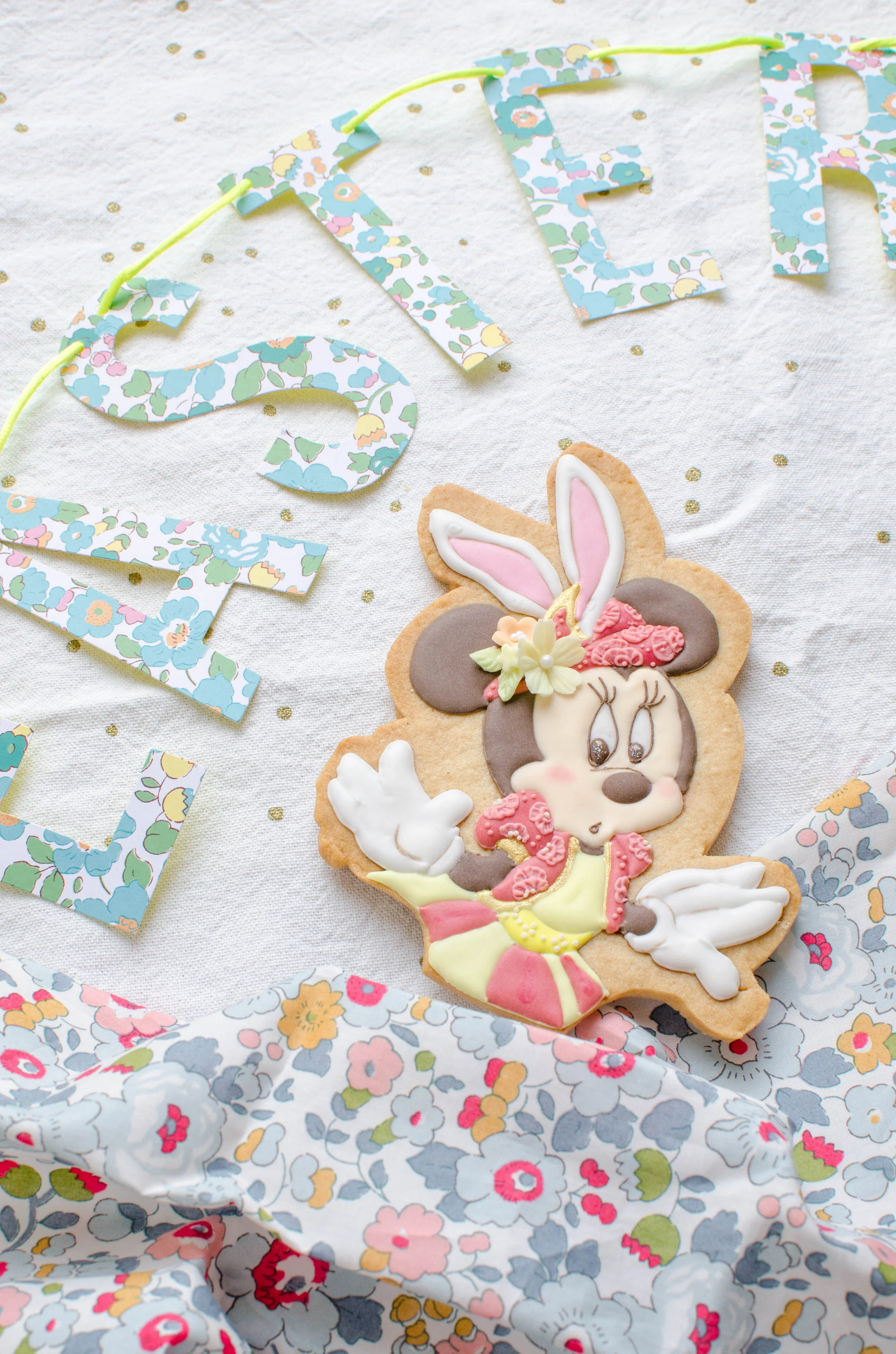 Easter Minnie Mouse Icing Cookie