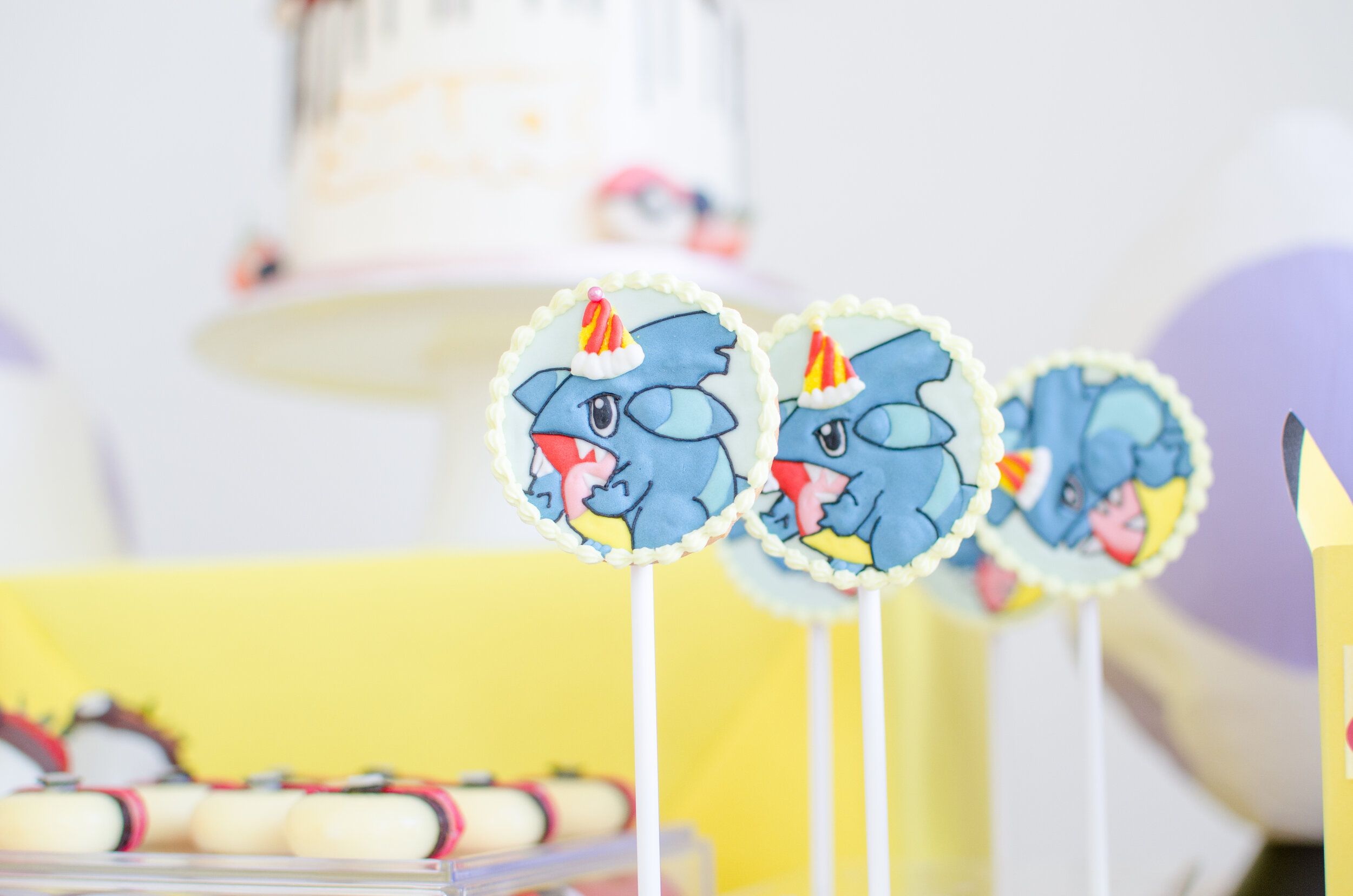 Pokemon Go Birthday Party Table With Pikachu And Gible ピカチュウとフカマル大発生チュウ ポケモンgoバースデーパーティー スイーツ編 Coucou Natsuha