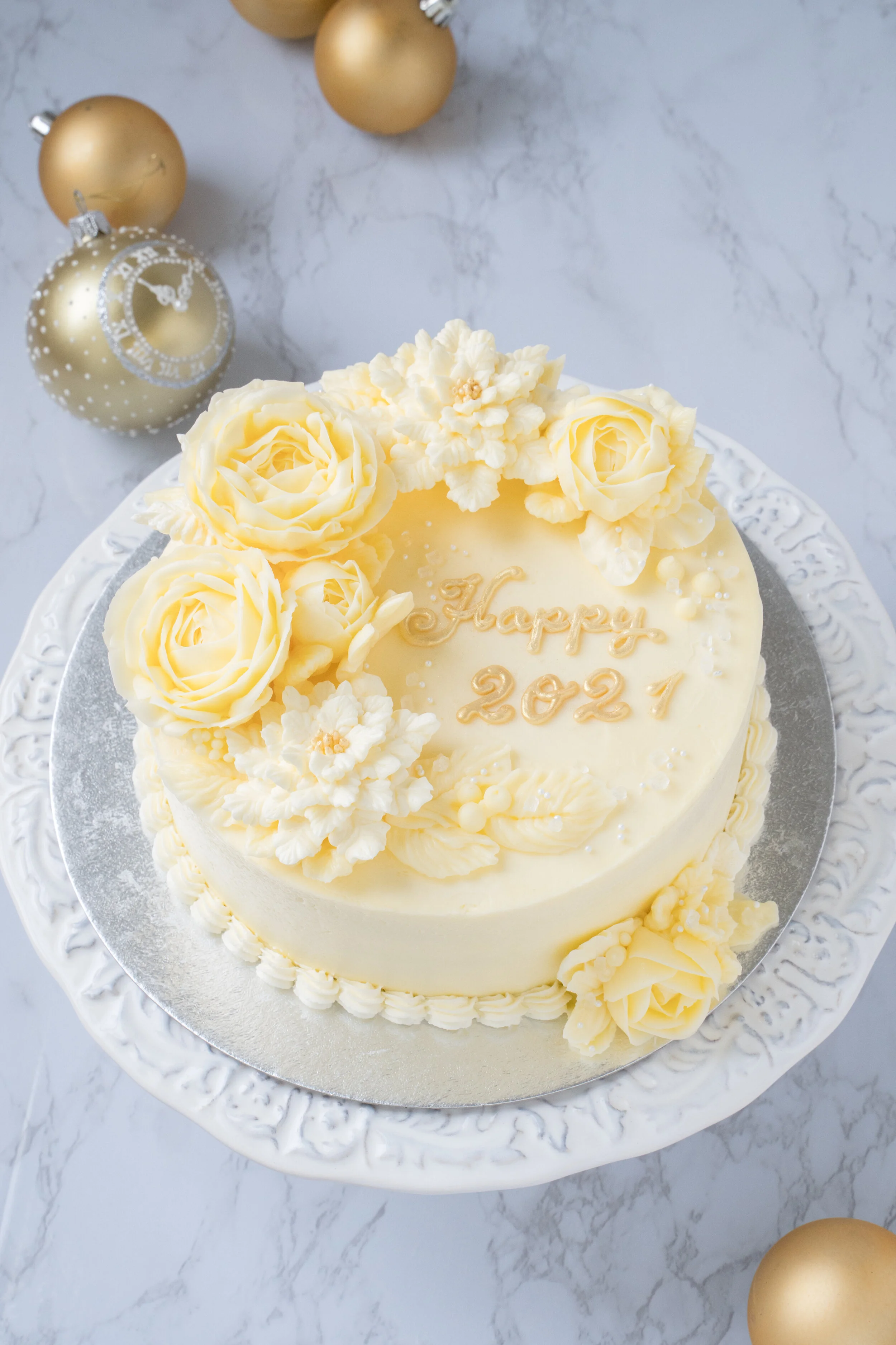 New Year’s Eve Piñata Cake - 新年を祝うピニャータ・フラワーケーキ