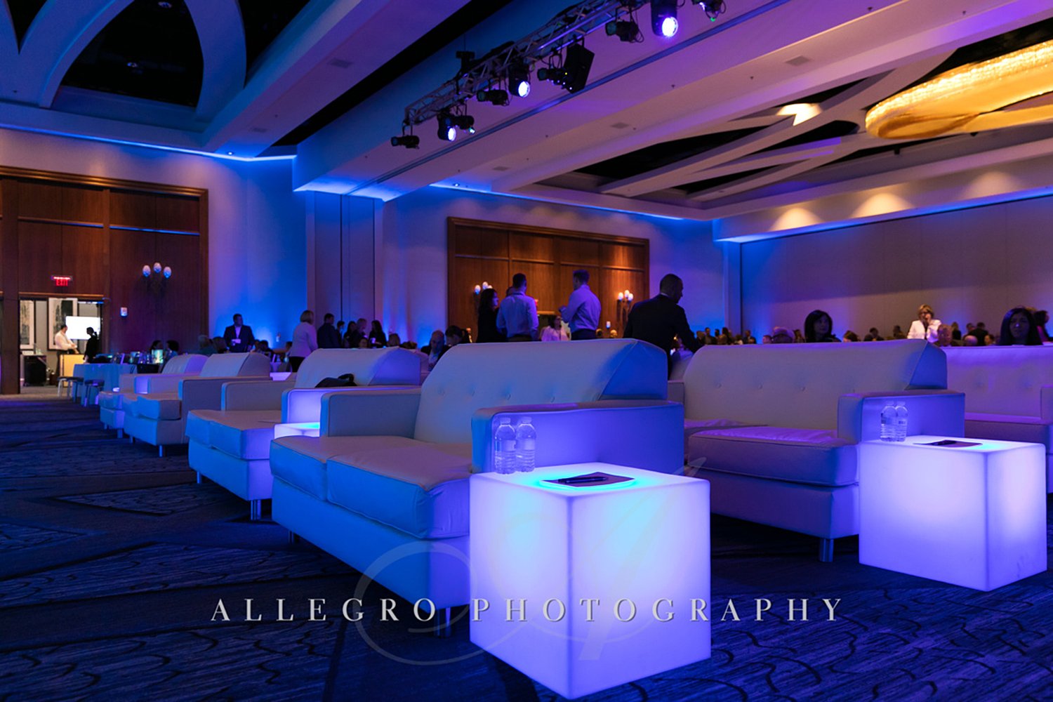 01_Corporate+Meetings+Conference+Stage_AE+Events.jpg