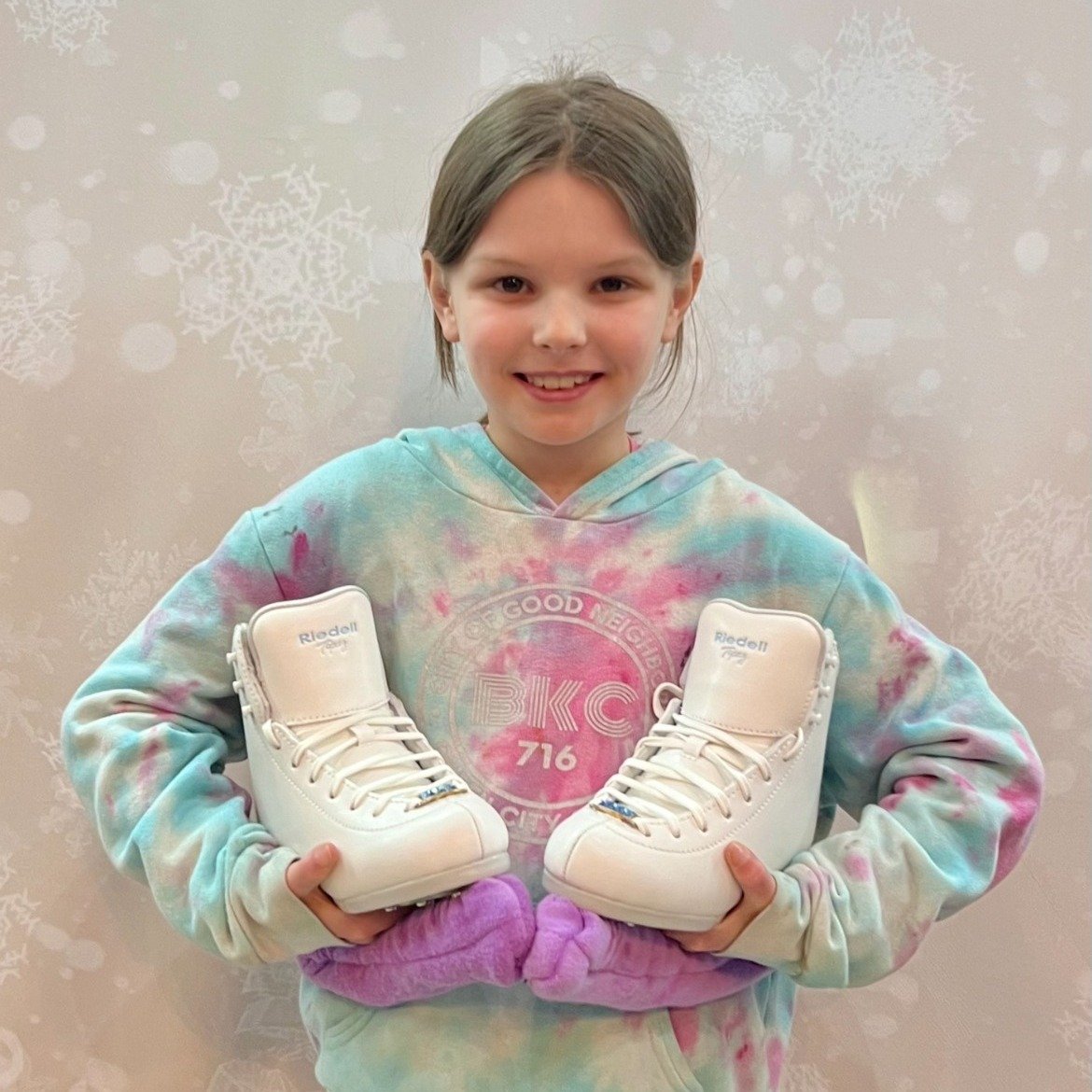 Happy New Skate Day to Vivian! 🎉

This skater's first pair of skates couldn't keep up with what she's been learning lately!

She needed a snug fit and more support for her new skating schedule and starting single jumps.

After discussing fit, trying