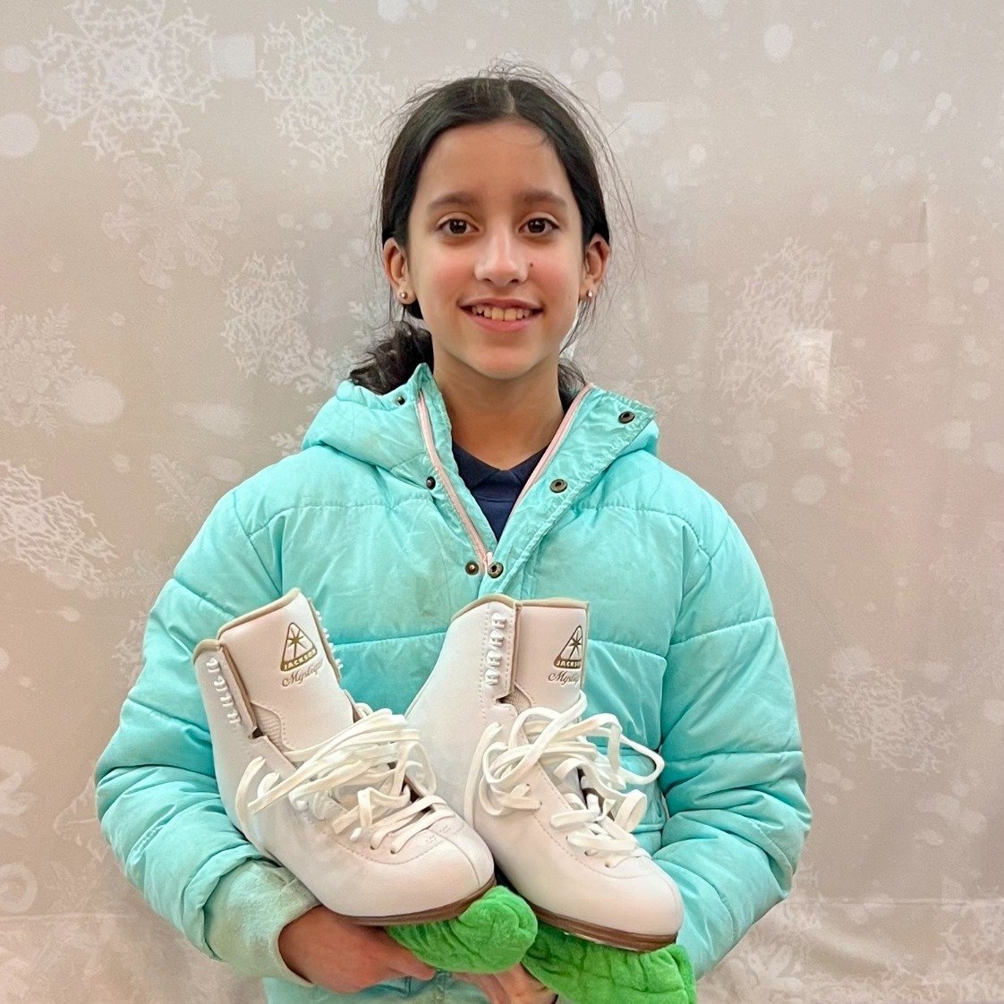 It's Monday and Molly's New Skate Day! 🎉

Money's on Mystiques for marvelous moves on ice 💜

...that's all the M's we've got 😂

Congrats to Molly and her new @jackson.ultima skates! We made quite the update from her beginner set to something with 