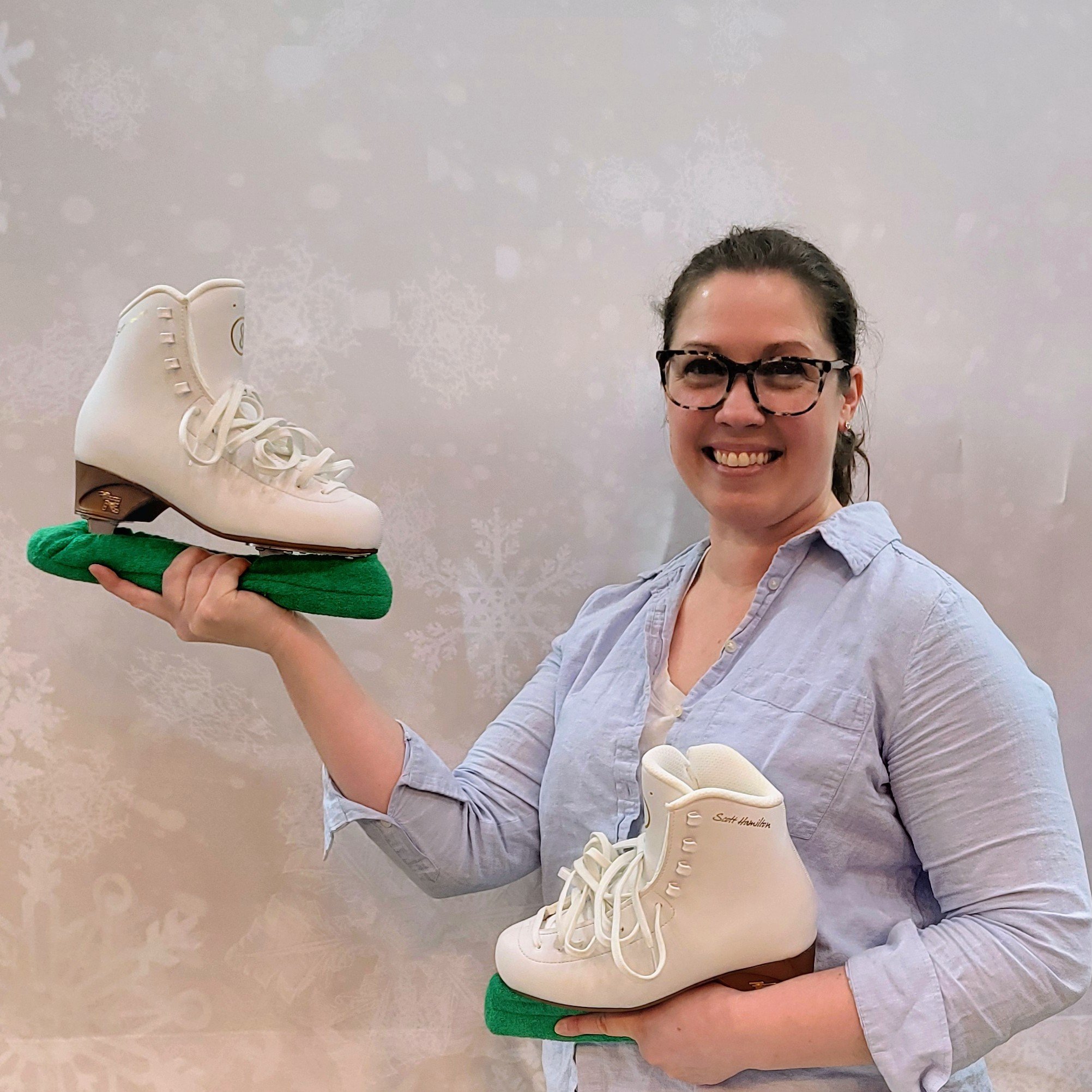 Happy New Skate Day to Beth! 🎉

She was incredibly uncomfy in her old skates after a few kids and a long time off the ice had changed her feet 😞

We thought we'd give some comfort adjustments a try, but after looking at her old skates and how her f