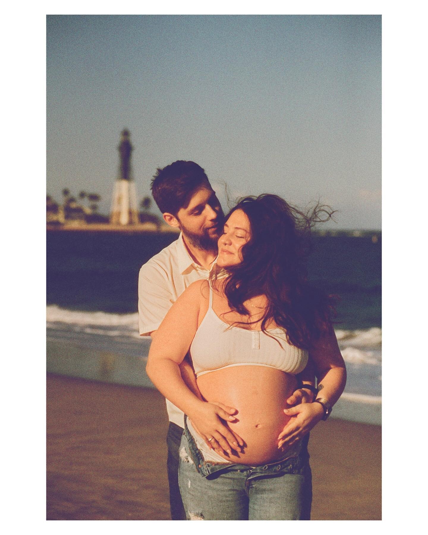 🎞️ Bobby &amp; Emily, Maternity Shoot - Shot on Phoenix 200, 35mm Film 

Now offering 35mm film as an add-on for most photoshoots&hellip;. Couples, weddings, etc. Send me a message for more info ℹ️ 

#phoneix200 #phoneixfilm #35mmfilm #maternity #ma