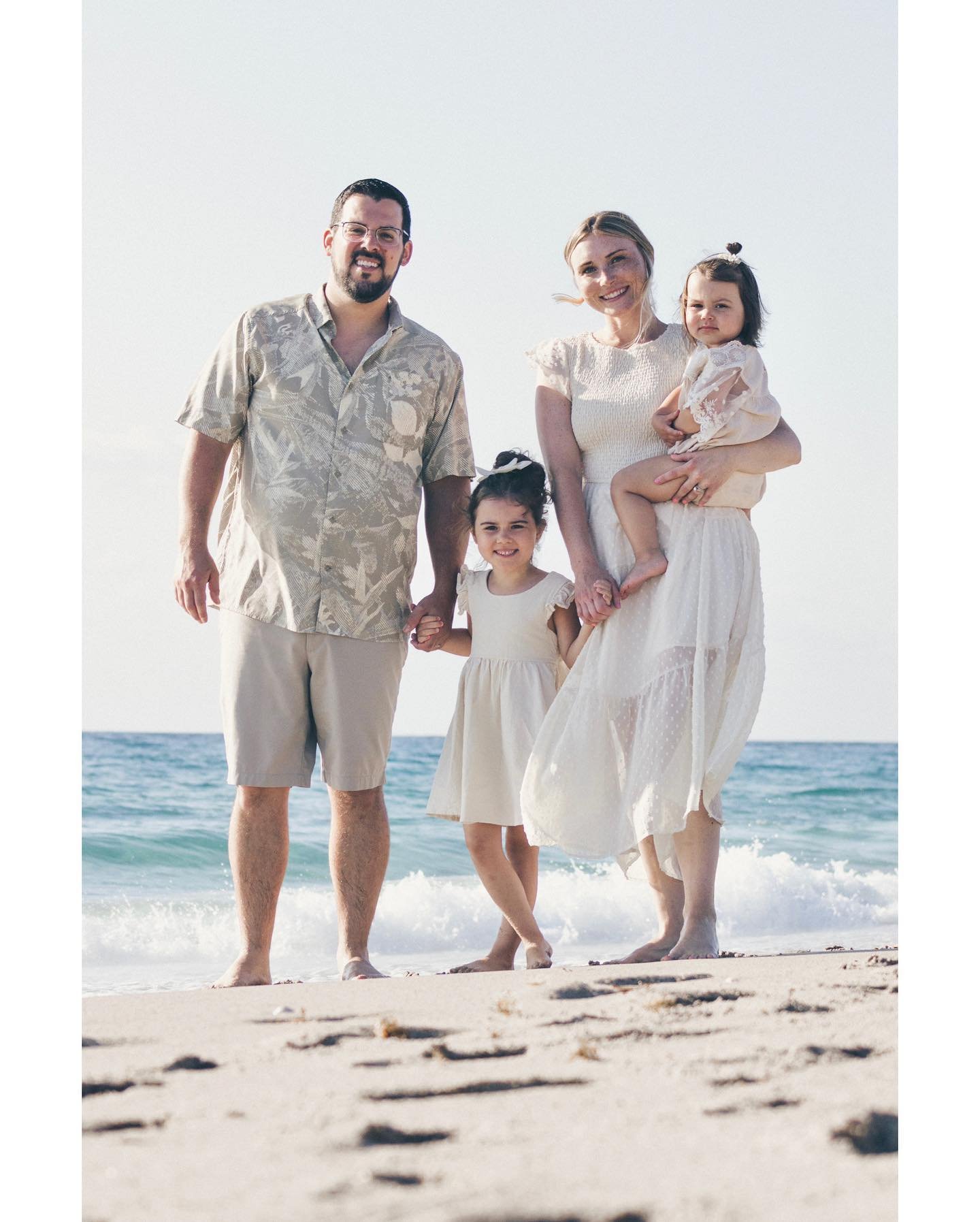 🐚 Family Photos - $50 off until June 1st! 

Send me a DM or email Dylan@DylanHughesPhotoVideo.com for booking and information. 

#familyphotography #familyphotographer #familyphotos #florida #southflorida #palmbeach #westpalmbeach #boca #bocaraton #