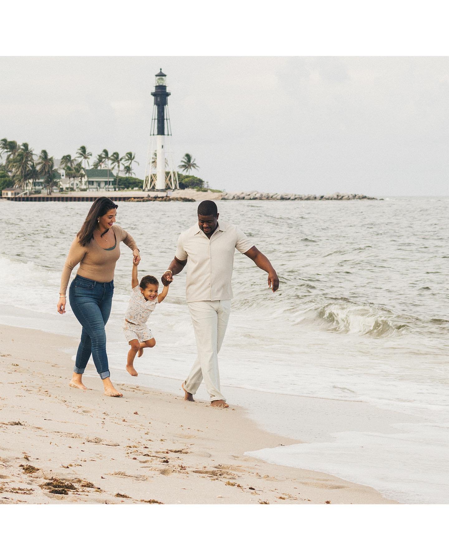 👨&zwj;👩&zwj;👦 Family Photoshoots, $50 off until Friday! 

Send a DM or email if interested 📨

#familyphotography #familyphotographer #familyphotos #family #pompano #pompanobeach #pompanobeachfl #hillsboroinlet #hillsborolighthouse #lighthouse #no