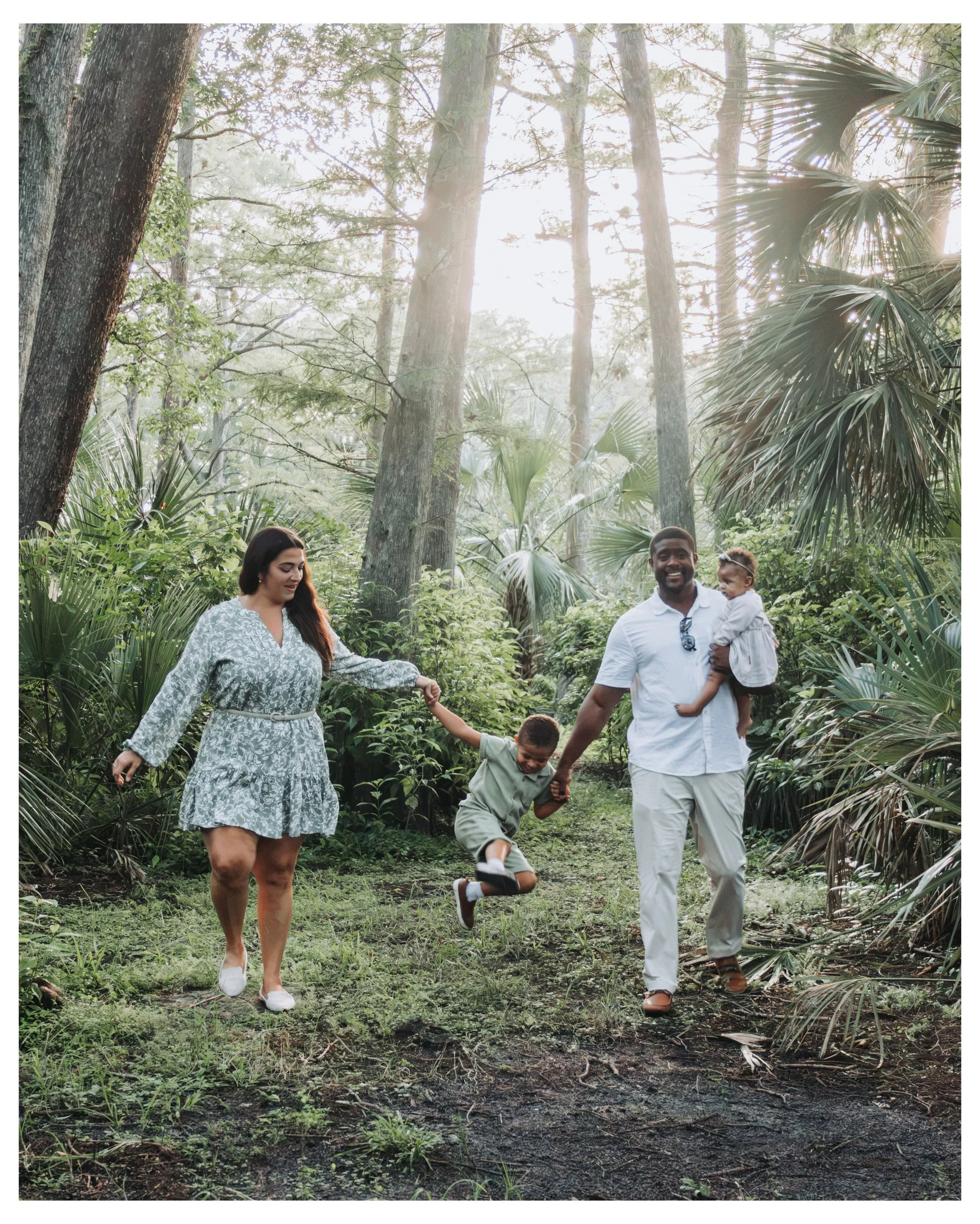 🌲Woodsy Family Shoot 

#southfloridaphotographer #florida #familyphotos #sfl #fl