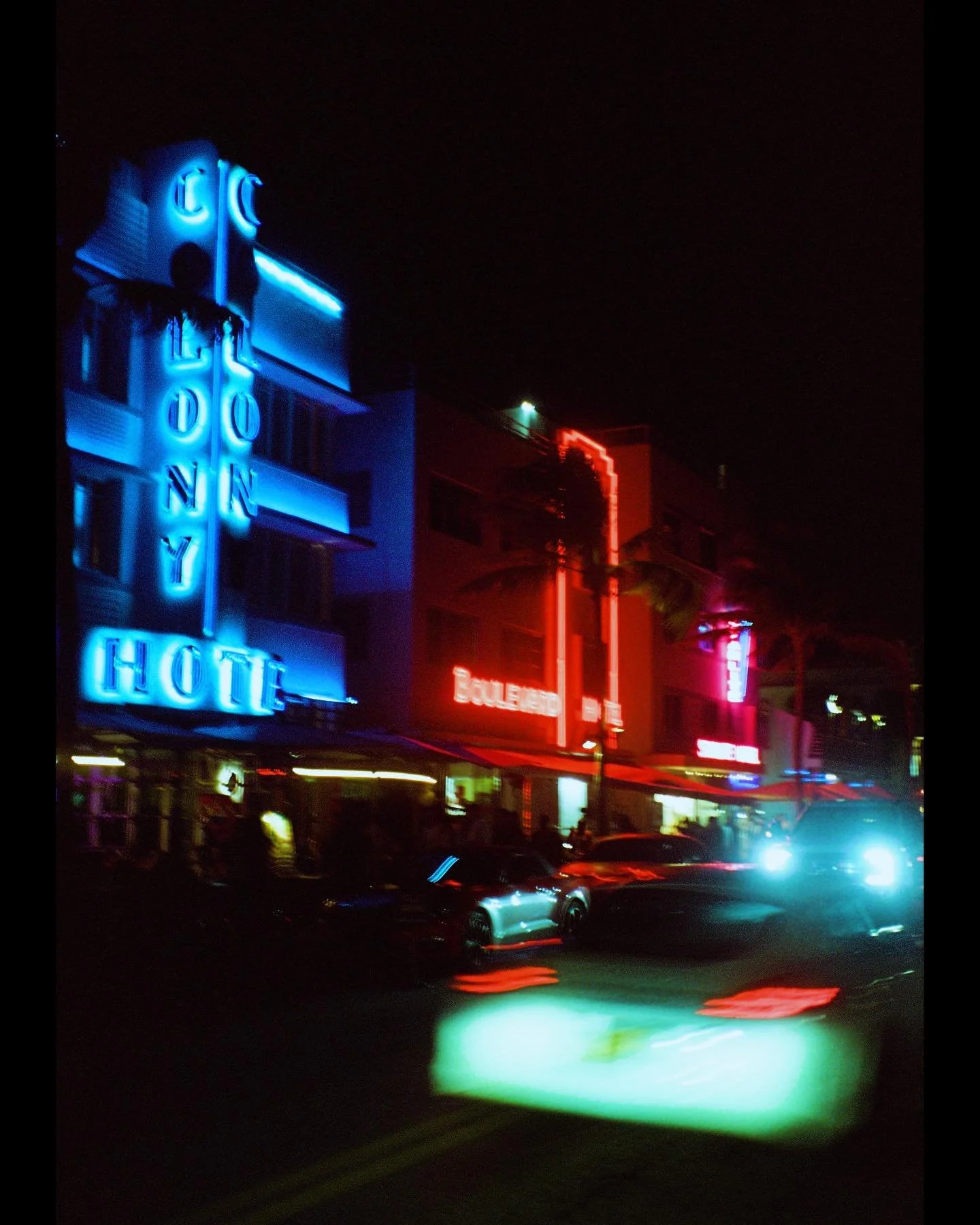 🦩Throwback to 2018&hellip; time flies! Looking through old photos and came across these&hellip; expired film from South Beach. 

#southbeach #southbeachmiami #miami #expiredfilm #sfl