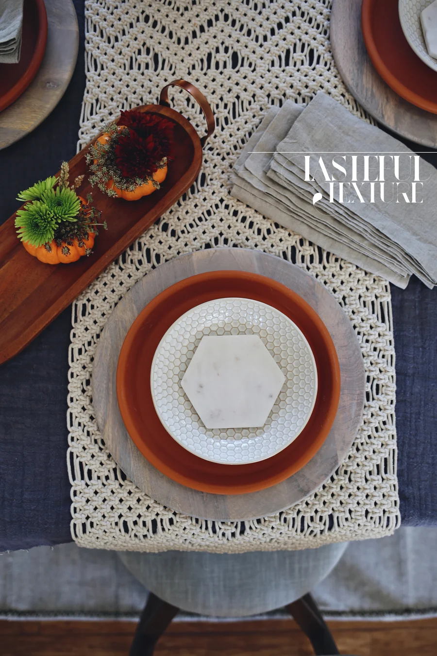 freindsgiving-table-setting-dine-x-design