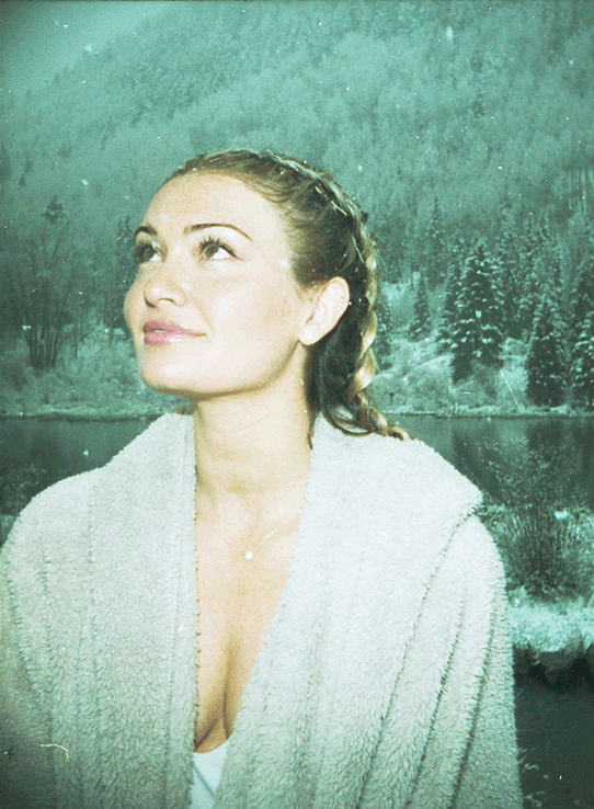 Lauren-Snow-2.gif