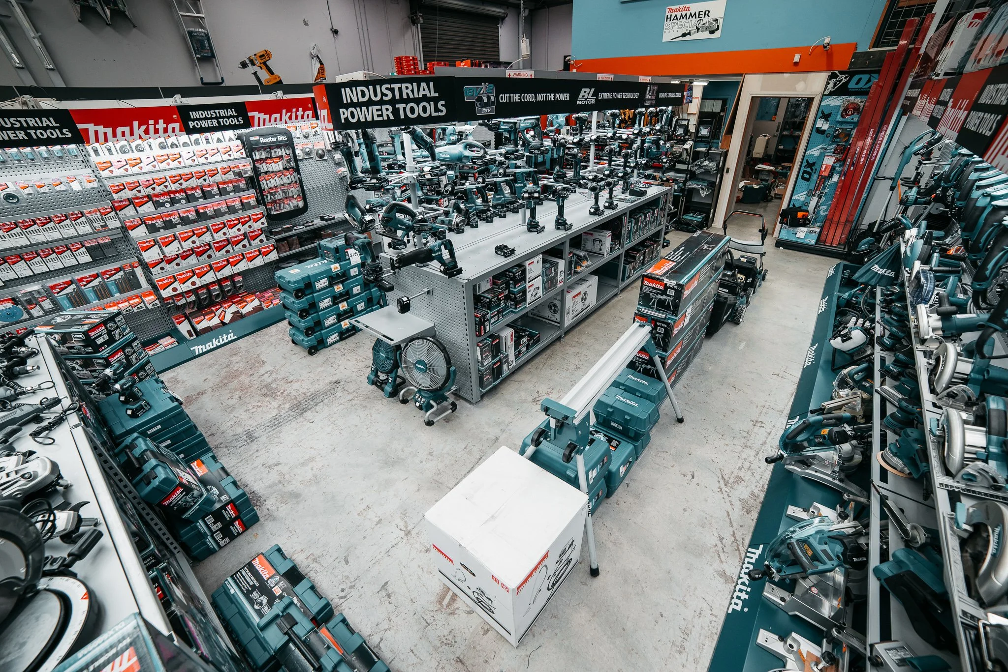 Makita Display SFI-77.jpg