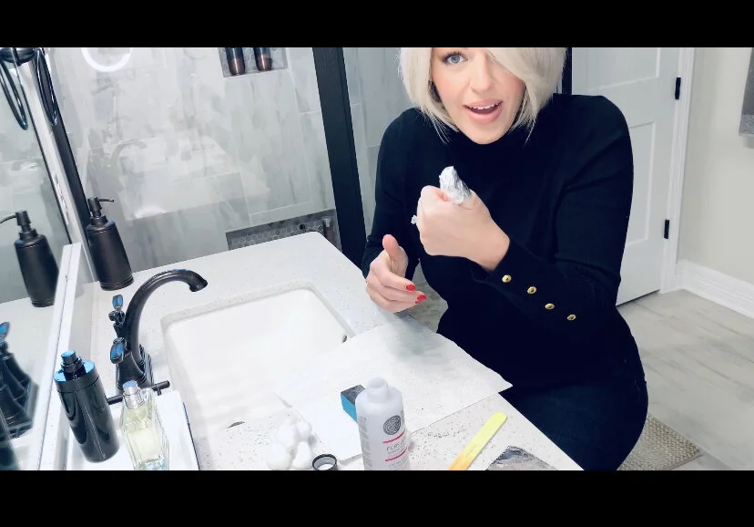 HOW TO SOAK OFF GEL NAILS AT HOME