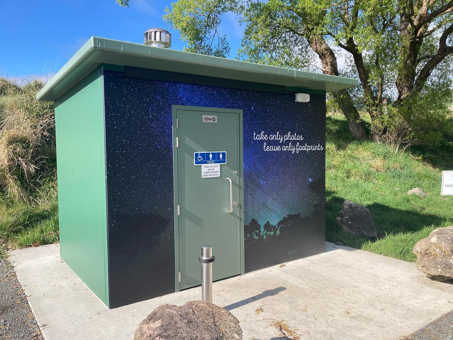 There&rsquo;s been an upgrade to the toilet at the Springvale Bridge - thanks to the Rangitīkei District Council.

#plimmerandcofarms #motukawa #blackhill #kellys #northview #farming #nzfarming #newzealand